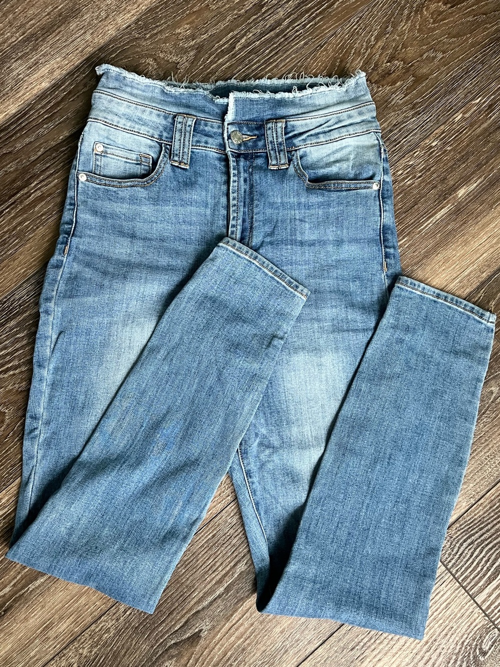 Guess High-Rise Light Wash Skinny Jeans with Frayed Waistband